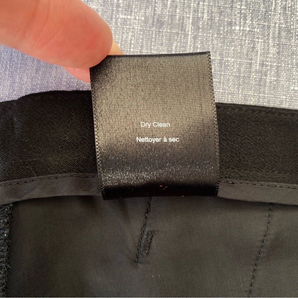 Aritzia Babaton|Premium Japanese Fabric Crepe Drapey Mini Shorts Black Size 00 - Picture 11 of 13